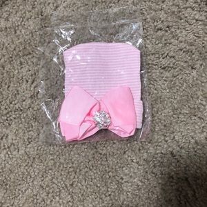 Newborn hat w/ bow